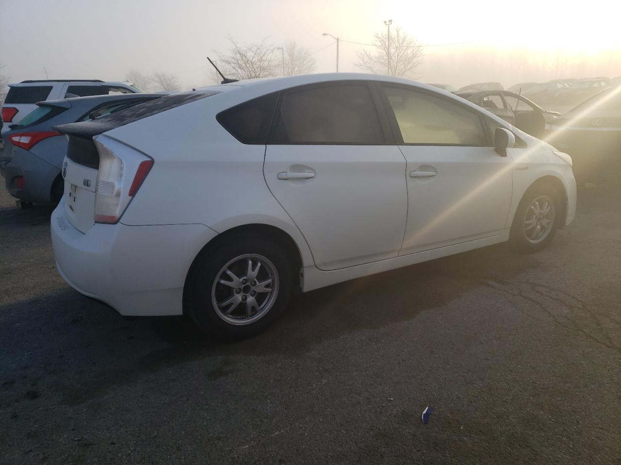 Image 3 of 2011 TOYOTA PRIUS  2011 with VIN JTDKN3DU7B5331088
