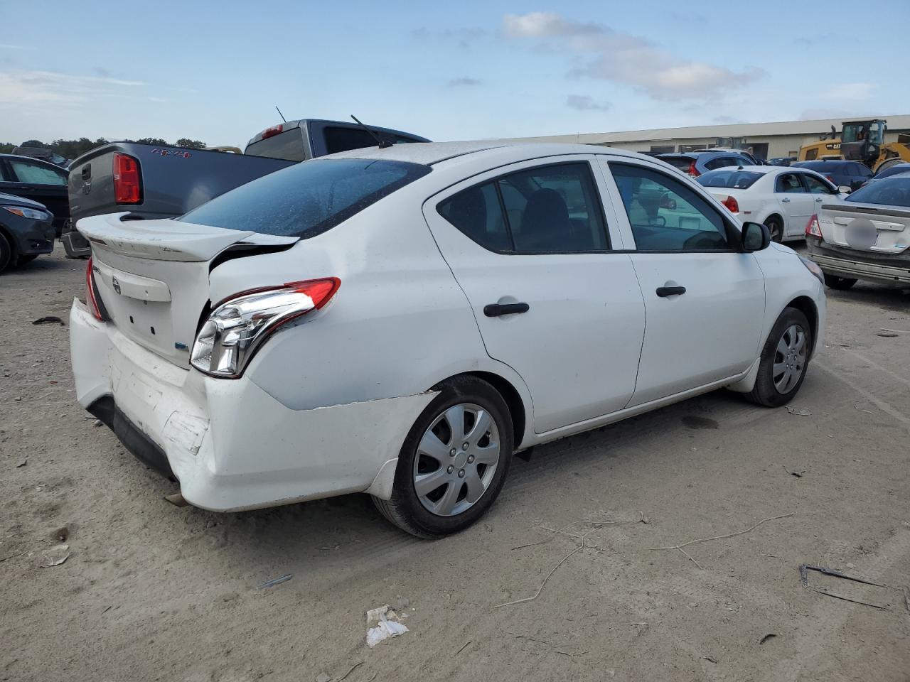 Obraz 3 z 2015 NISSAN VERSA S 2015 z VIN 3N1CN7AP6FL916957