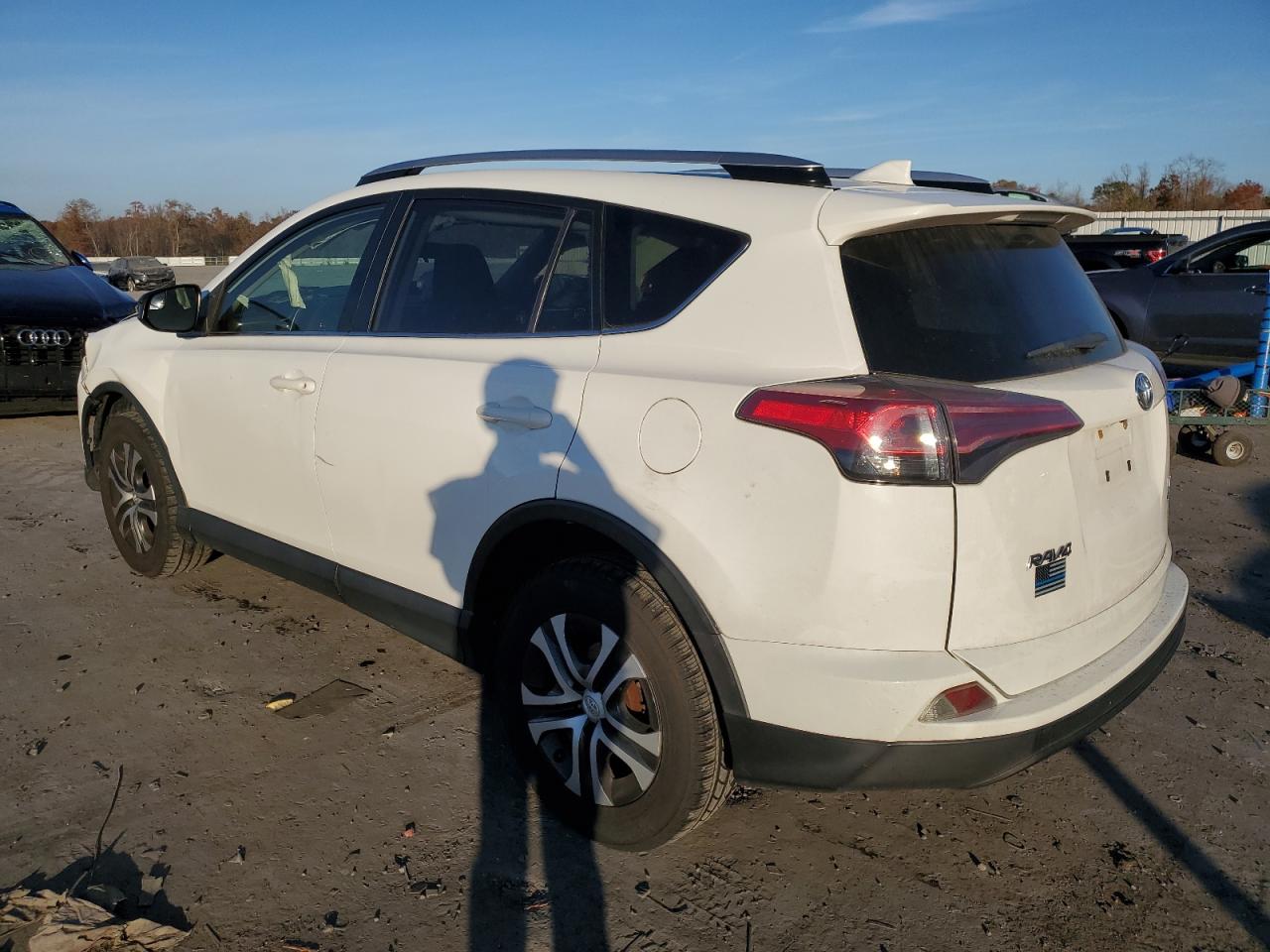 Image 2 of 2016 TOYOTA RAV4 LE 2016 with VIN JTMBFREV1GJ085211