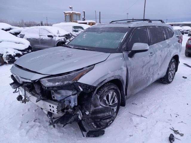 Image 1 of 2022 TOYOTA HIGHLANDER XLE 2022 with VIN 5TDHZRBHXNS581222