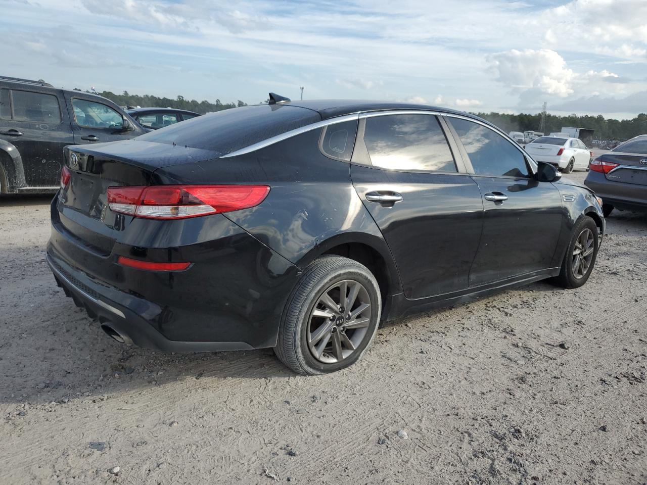 Image 3 of 2020 KIA OPTIMA LX 2020 with VIN 5XXGT4L31LG385302