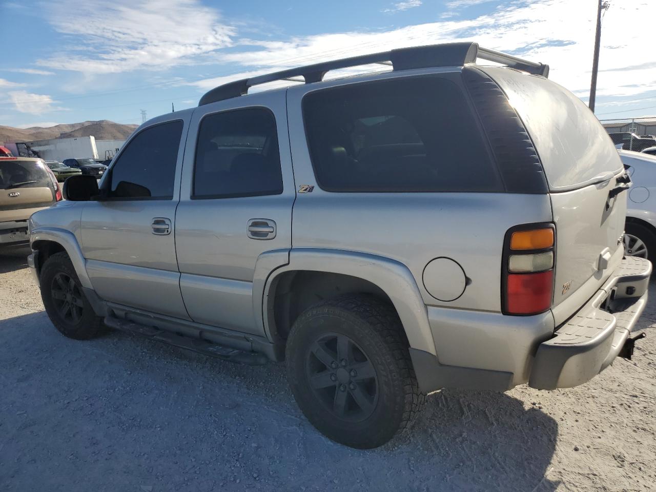 Изображение 2 2004 CHEVROLET TAHOE K1500 2004 с VIN 1GNEK13T94R205093