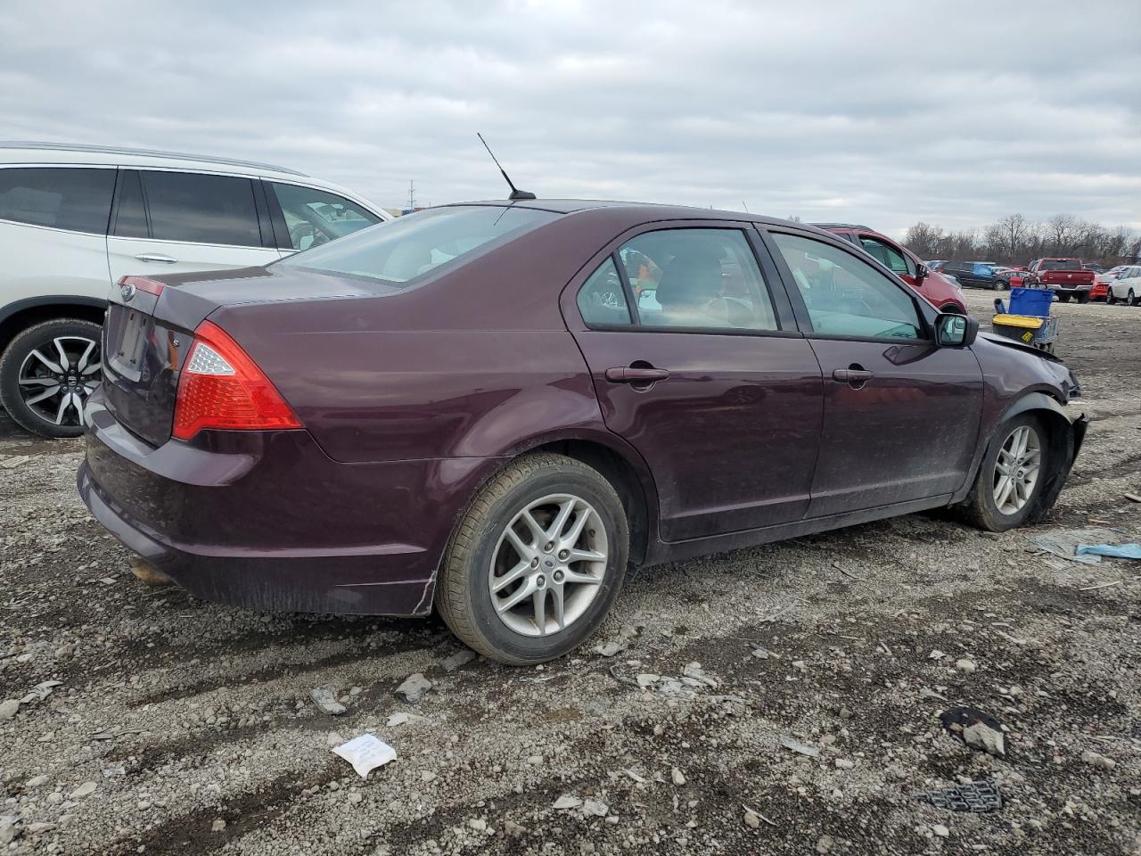 Изображение 3 2011 FORD FUSION S 2011 с VIN 3FAHP0GA4BR132930