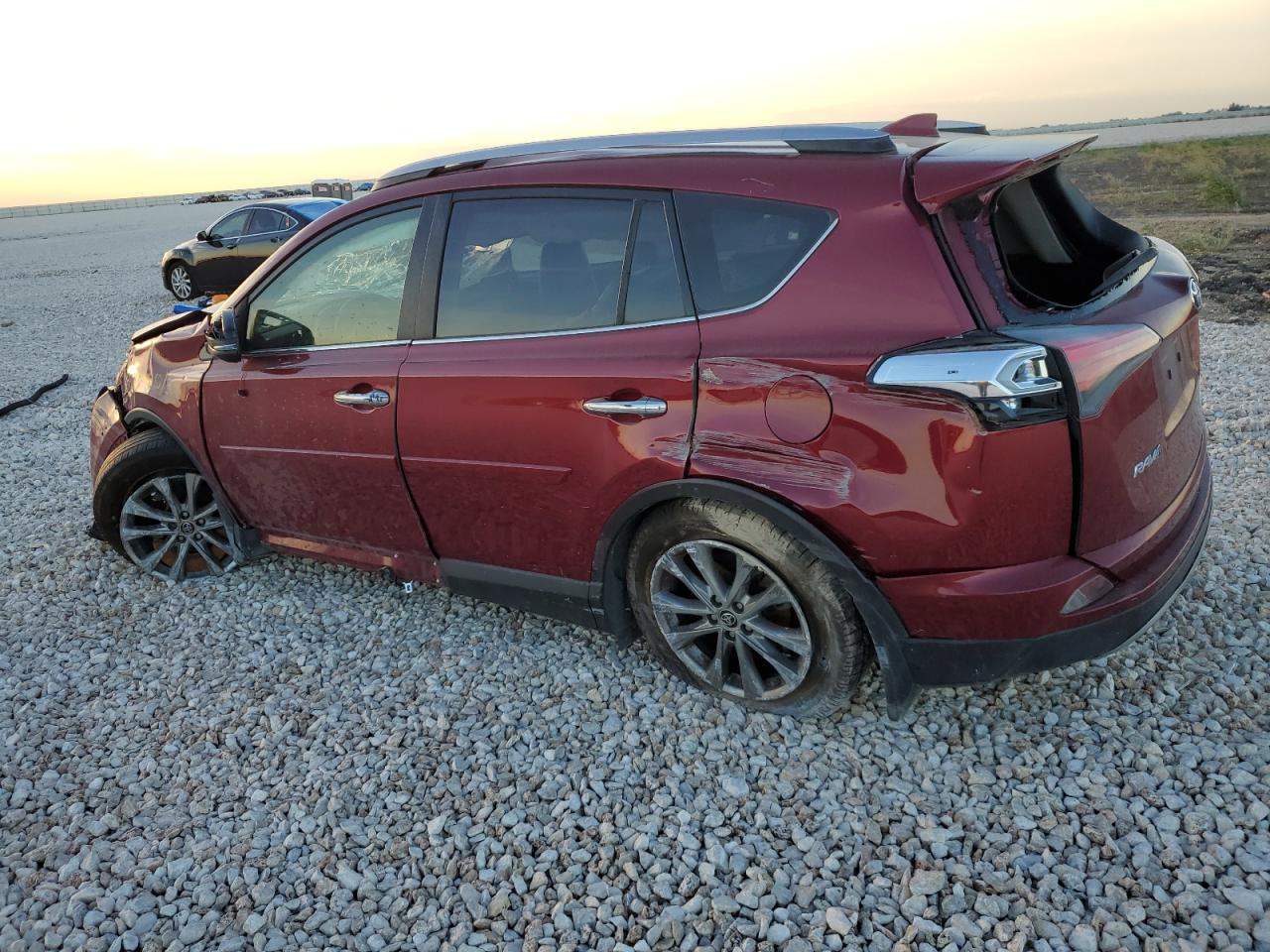 Изображение 2 2018 TOYOTA RAV4 LIMITED 2018 с VIN JTMDFREV5JD225615
