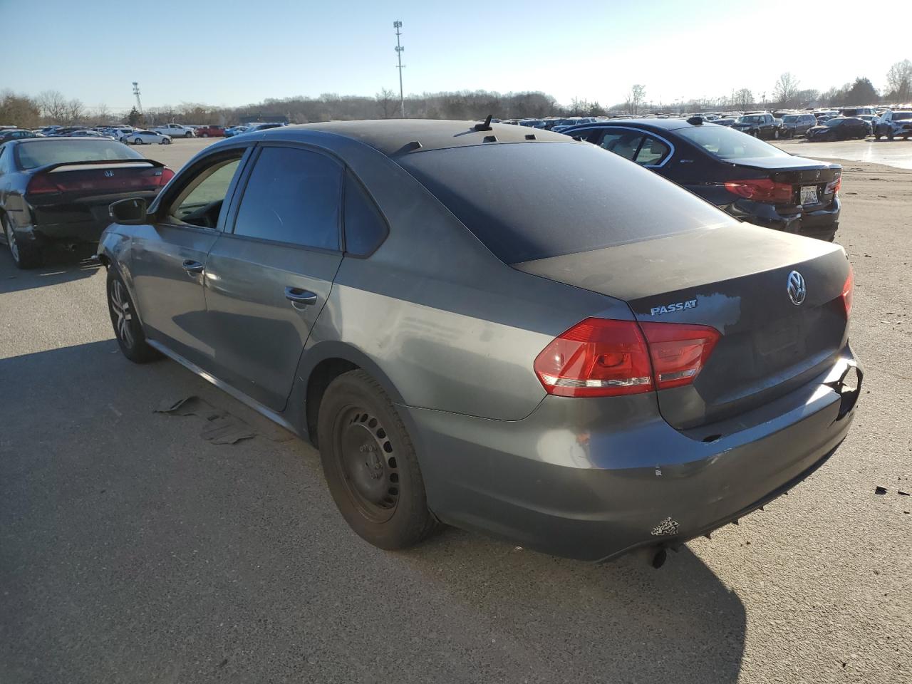 Изображение 2 2014 VOLKSWAGEN PASSAT S 2014 с VIN 1VWAT7A37EC049700