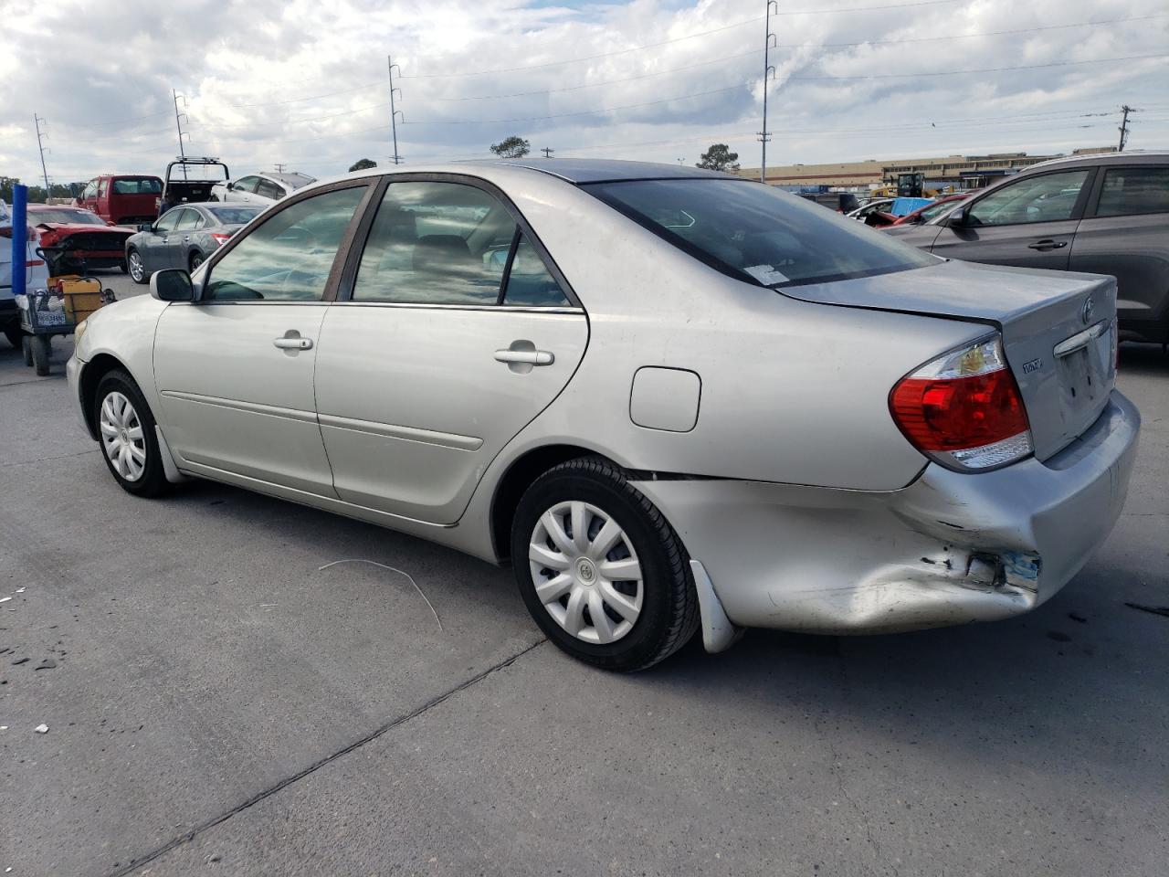 Image 2 of 2005 TOYOTA CAMRY LE 2005 with VIN 4T1BE32K55U085696