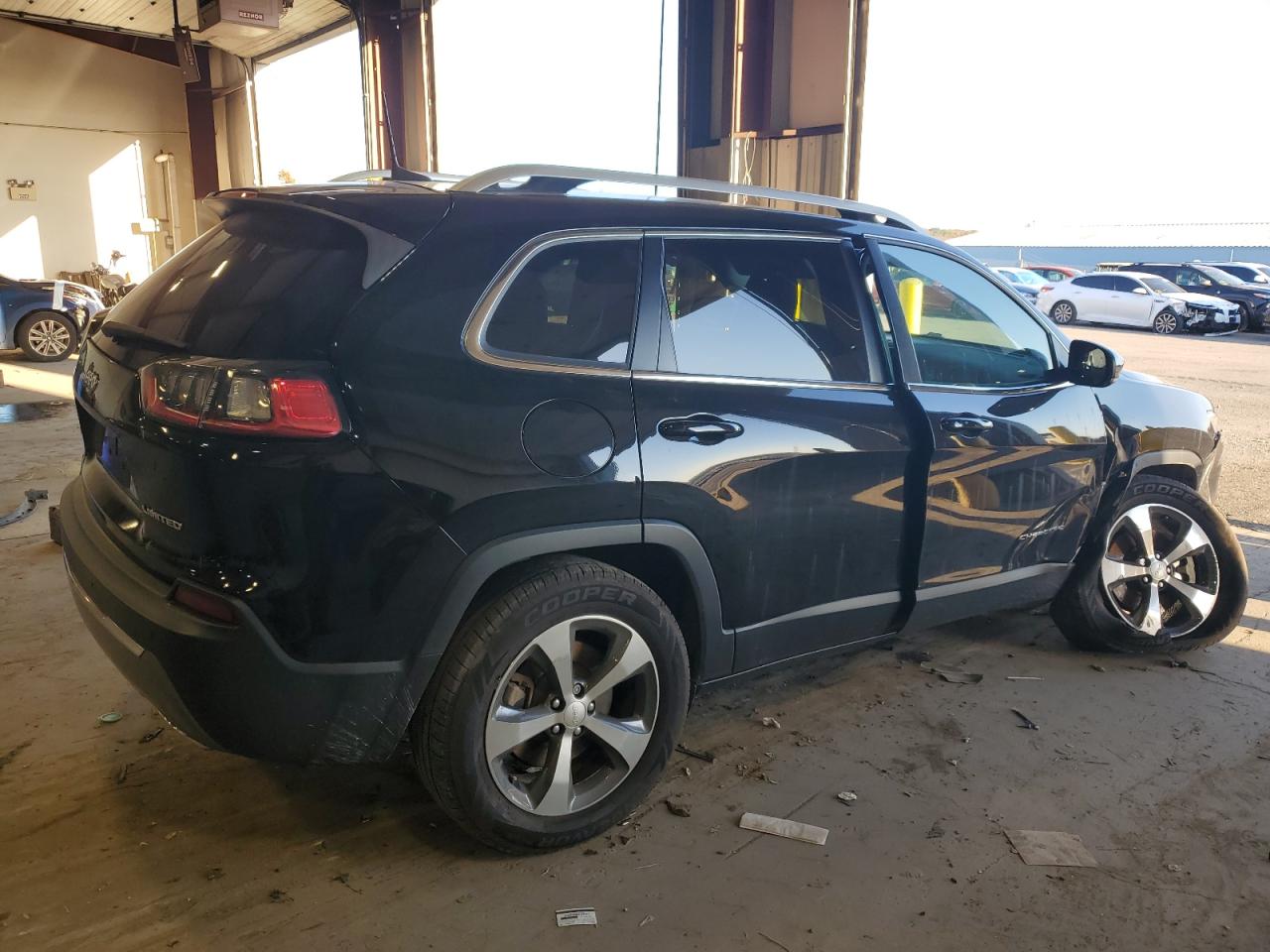 Image 3 of 2019 JEEP CHEROKEE LIMITED 2019 with VIN 1C4PJMDX4KD163546