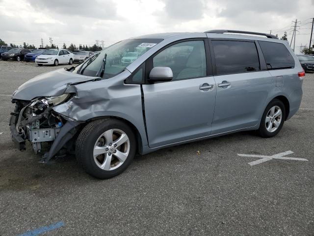 Obraz 1 z 2014 TOYOTA SIENNA LE 2014 z VIN 5TDKK3DC8ES443249
