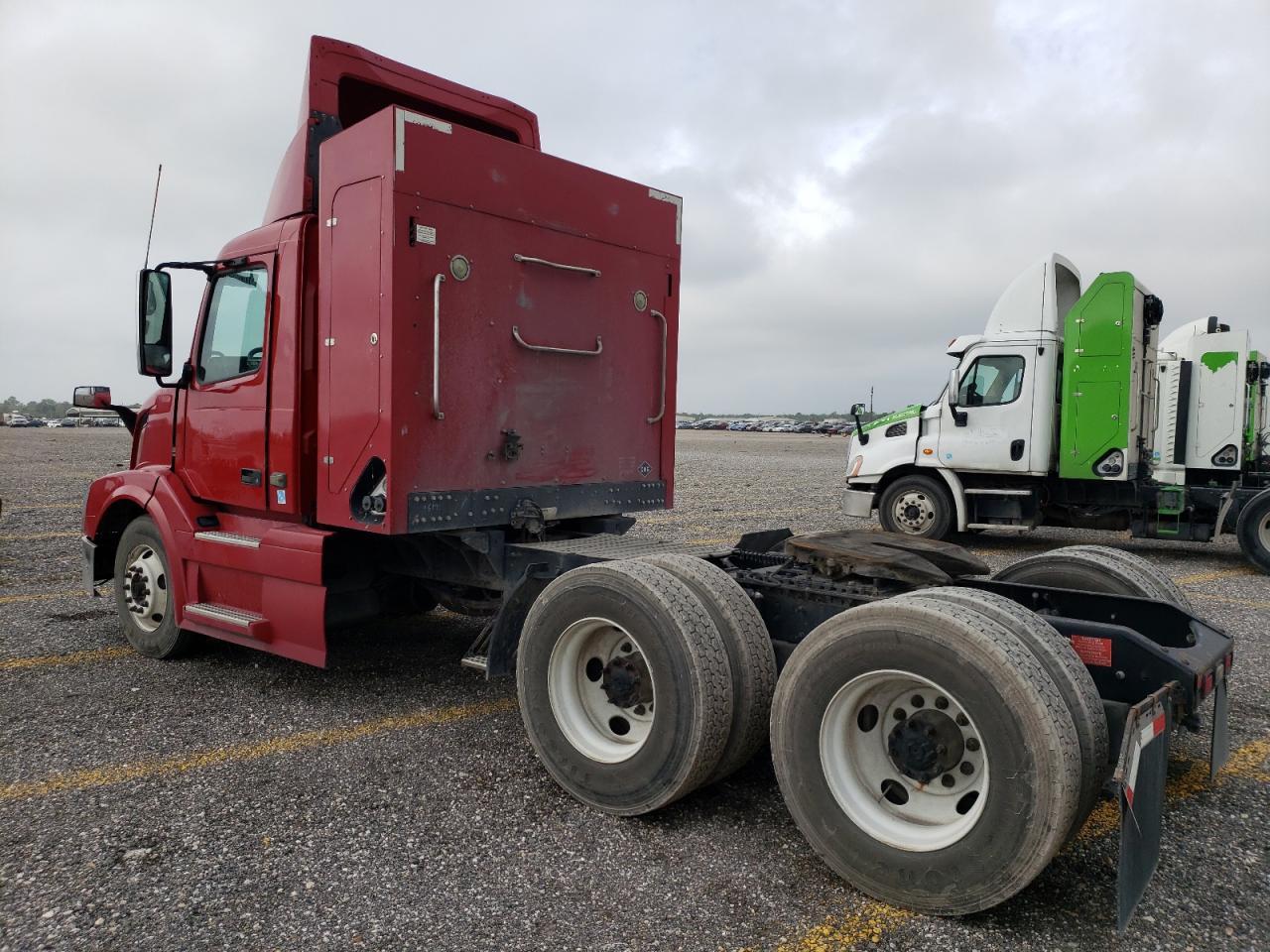 Image 3 of 2016 VOLVO VN VNL 2016 with VIN 4V5NC9UG3GN929881
