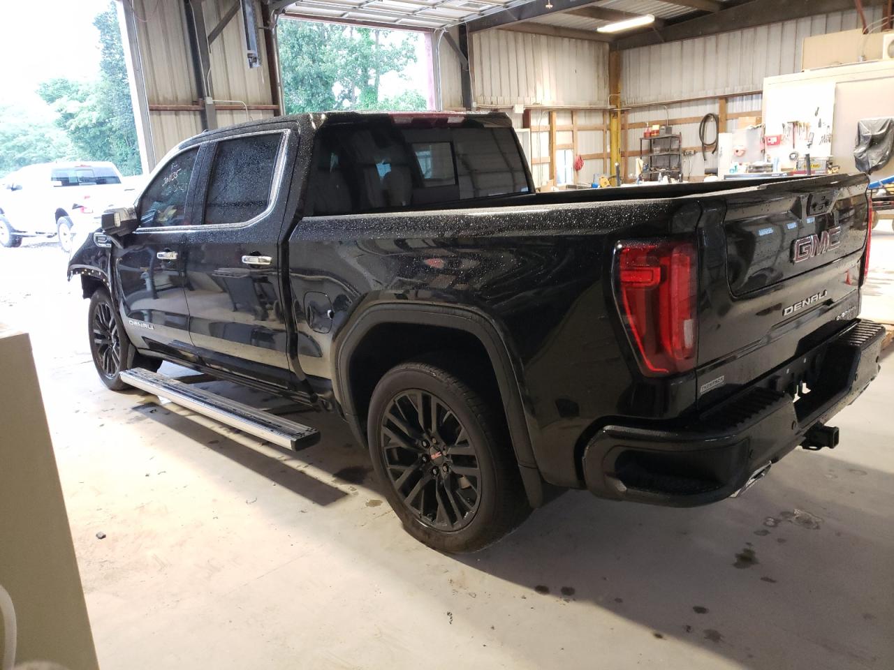 Изображение 2 2022 GMC SIERRA K1500 DENALI 2022 с VIN 3GTUUGET4NG617759