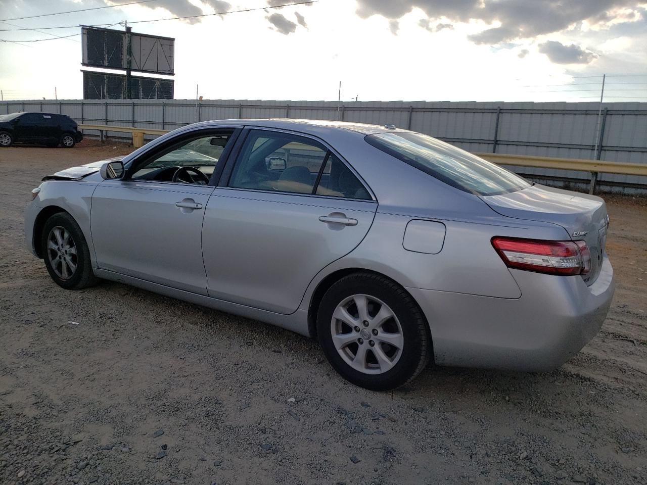 Obraz 2 z 2010 TOYOTA CAMRY BASE 2010 z VIN 4T1BF3EK1AU013736