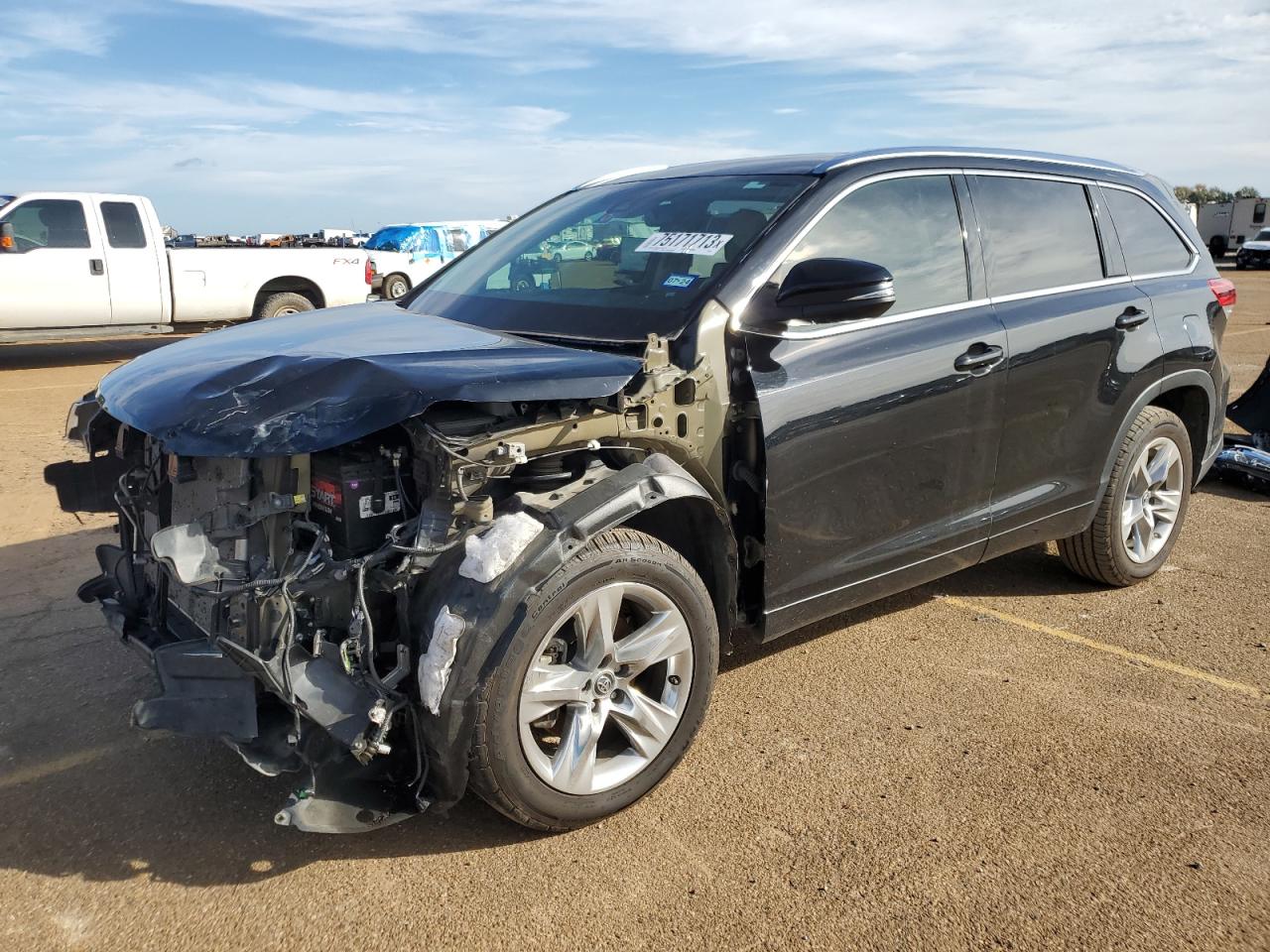Image 1 of 2019 TOYOTA HIGHLANDER LIMITED 2019 with VIN 5TDYZRFH4KS333294