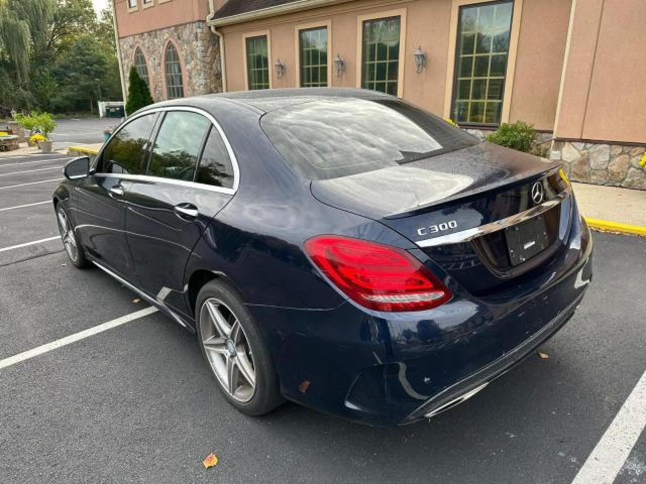Obraz 2 z 2017 MERCEDES-BENZ C 300 4MATIC 2017 z VIN 55SWF4KB5HU200687
