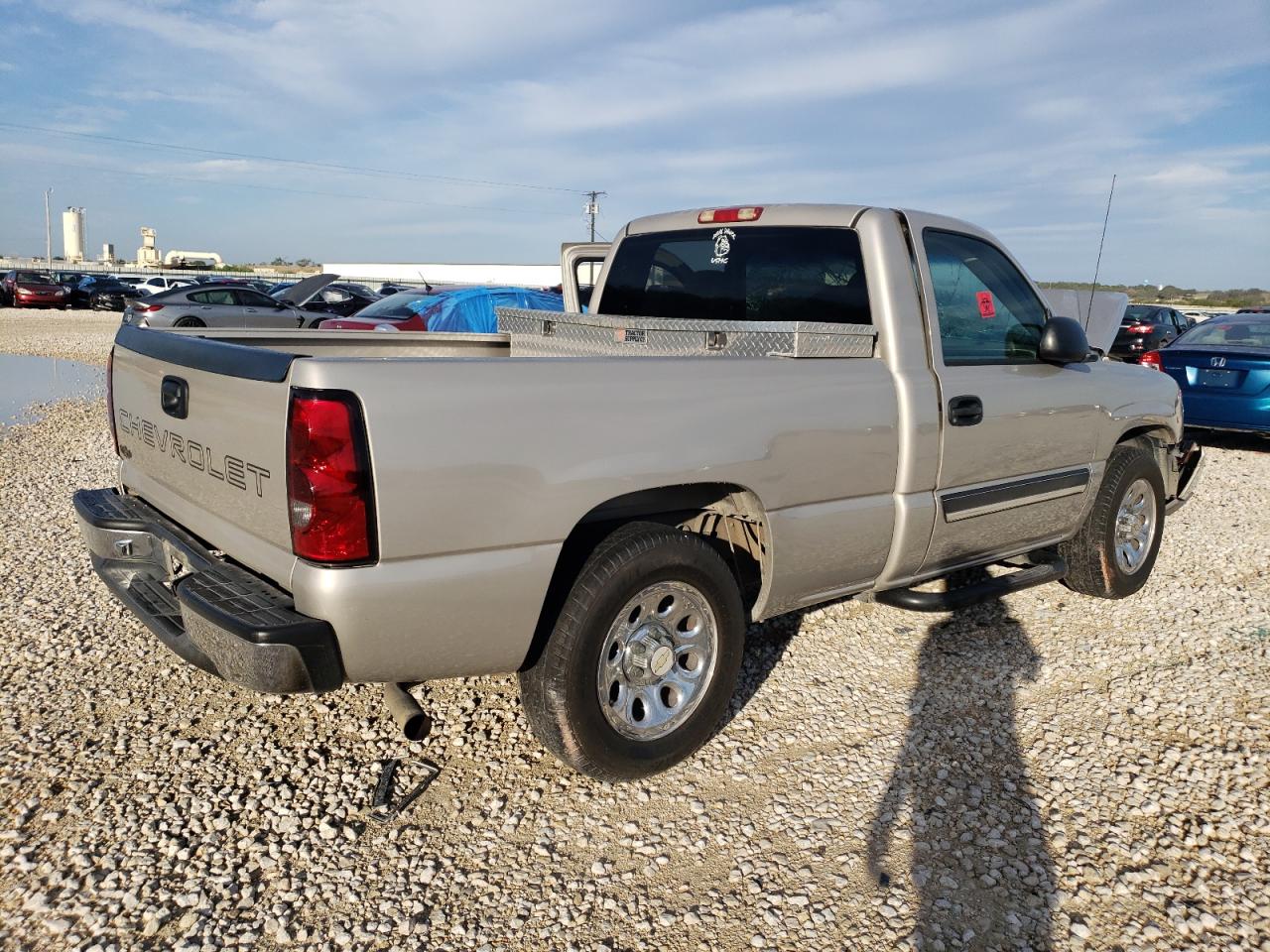 Image 3 of 2005 CHEVROLET SILVERADO C1500 2005 with VIN 1GCEC14X85Z150919