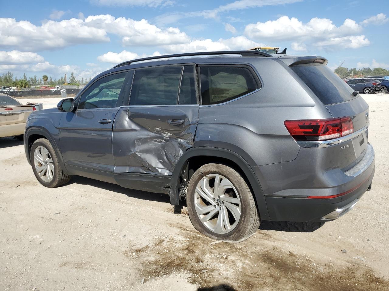 Obraz 2 z 2022 VOLKSWAGEN ATLAS SE 2022 z VIN 1V2JR2CA7NC523708