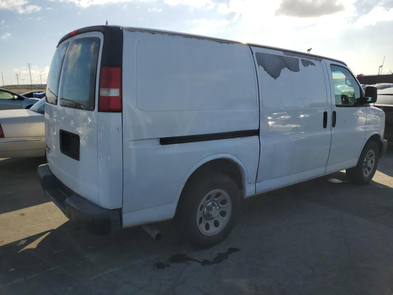 Image 3 of 2011 CHEVROLET EXPRESS G1500  2011 with VIN 1GCSGAFXXB1106757