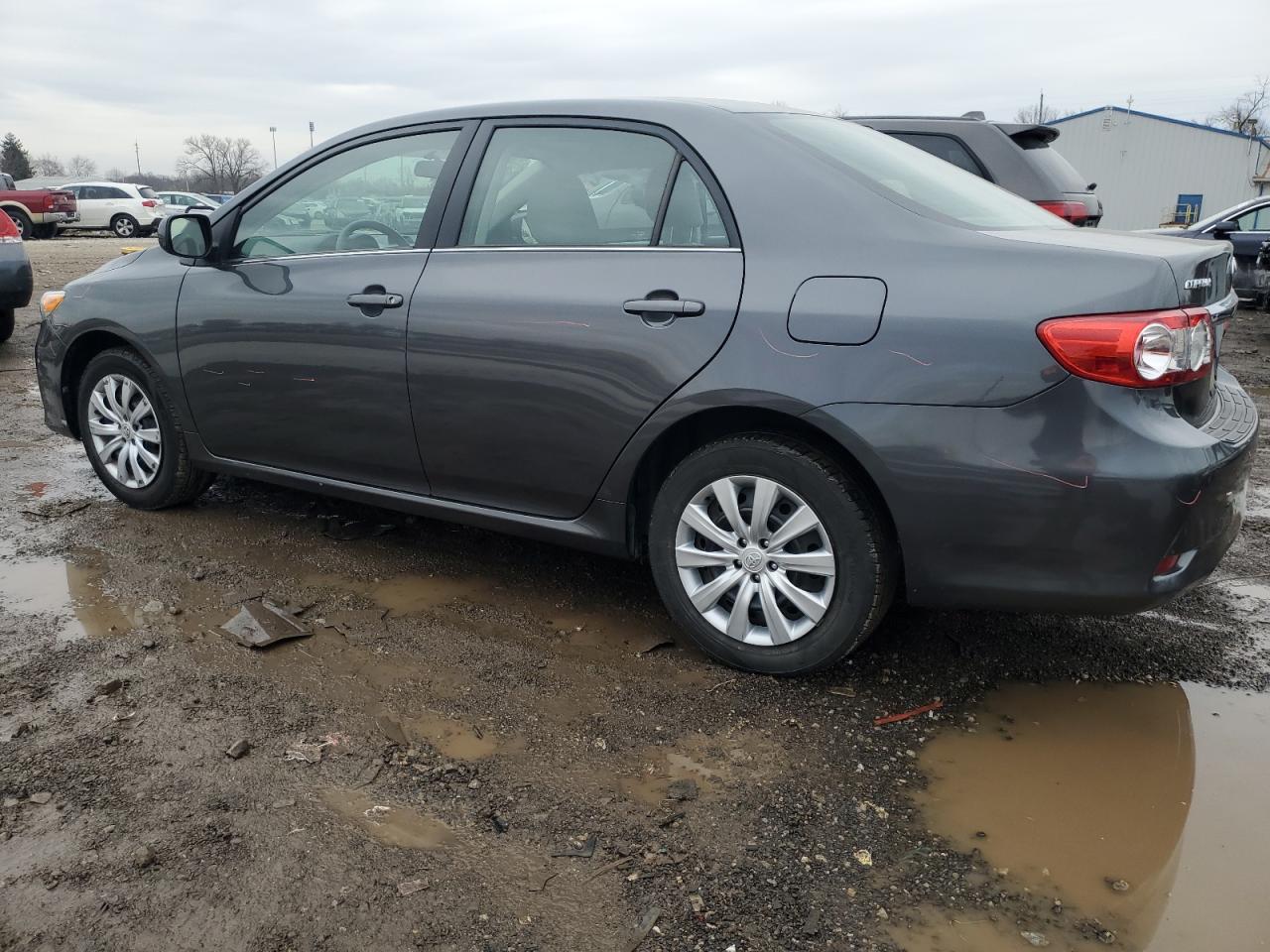 Obraz 2 z 2013 TOYOTA COROLLA BASE 2013 z VIN 2T1BU4EE3DC924615