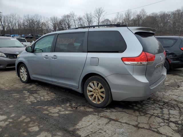 Obraz 2 z 2013 TOYOTA SIENNA LE 2013 z VIN 5TDJK3DC4DS065392