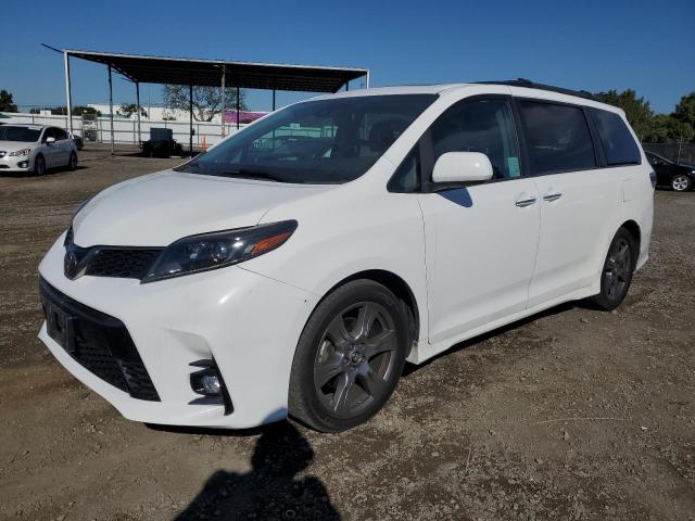 Image 1 of 2018 TOYOTA SIENNA SE 2018 with VIN 5TDXZ3DC4JS925308