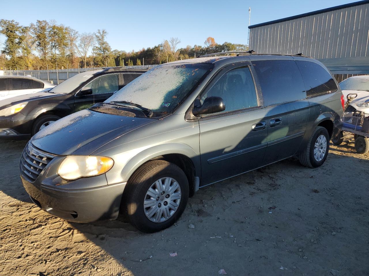2005 CHRYSLER TOWN & COUNTRY LX 2005 image