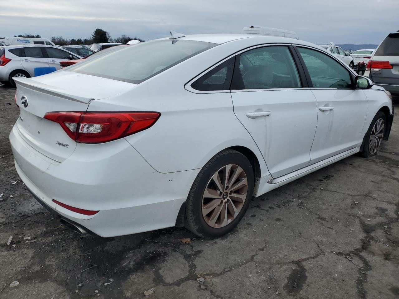 Image 3 of 2016 HYUNDAI SONATA SPORT 2016 with VIN 5NPE34AF6GH308150