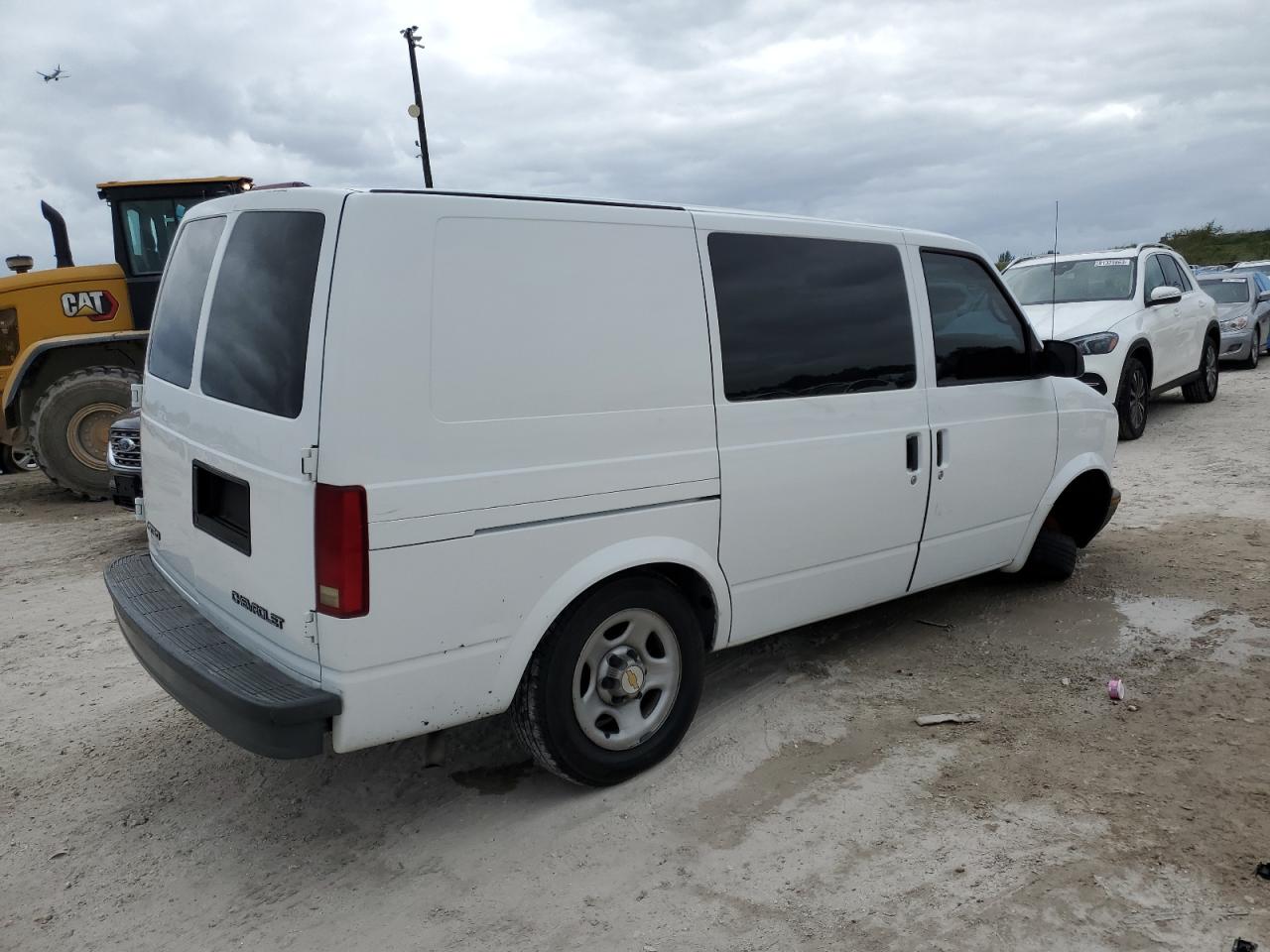 Image 3 of 2005 CHEVROLET ASTRO  2005 with VIN 1GCDM19X35B121354