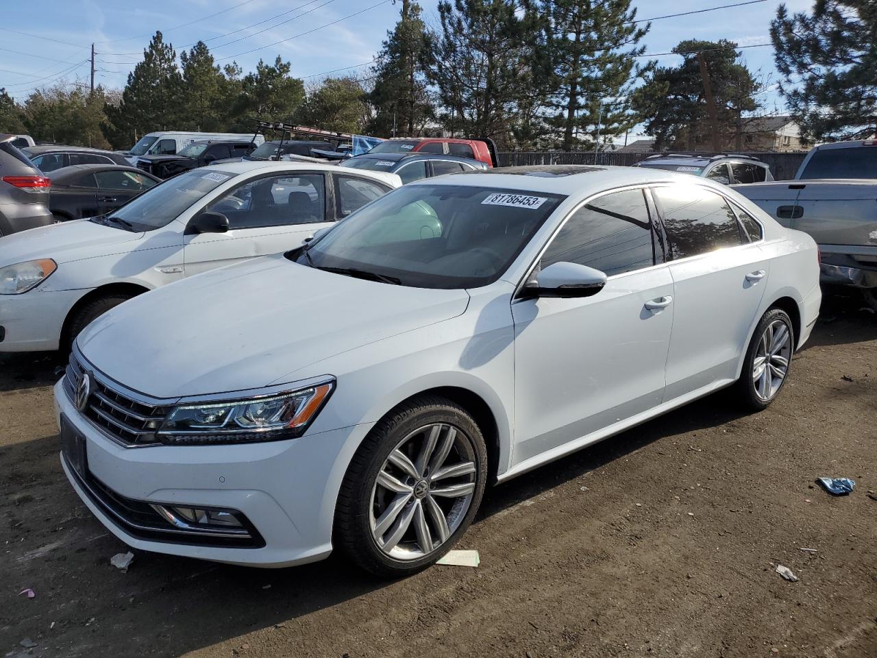 Obraz 1 z 2018 VOLKSWAGEN PASSAT SE 2018 z VIN 1VWBA7A32JC013725