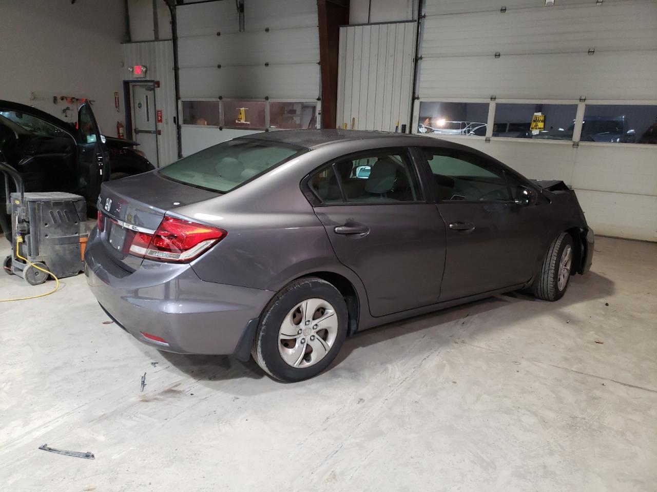 Изображение 3 2015 HONDA CIVIC LX 2015 с VIN 19XFB2F57FE081064