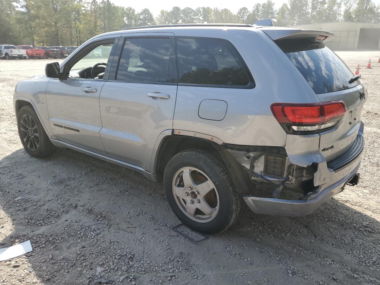 Изображение 2 2018 JEEP GRAND CHEROKEE LAREDO 2018 с VIN 1C4RJFAG7JC320158