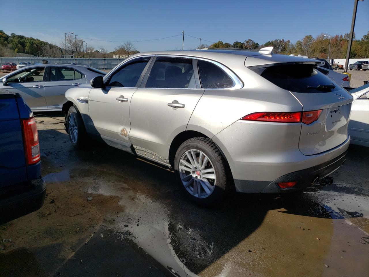 Image 2 of Jaguar F-Pace Prestige 2017 with VIN SADCK2BV5HA088128