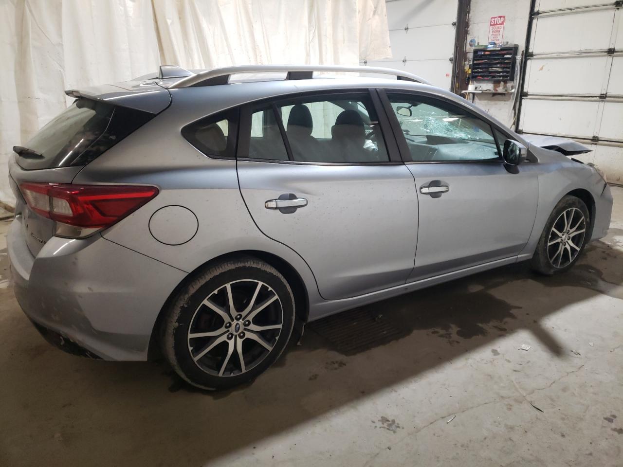 Obraz 3 z 2018 SUBARU IMPREZA LIMITED 2018 z VIN 4S3GTAT66J3753690