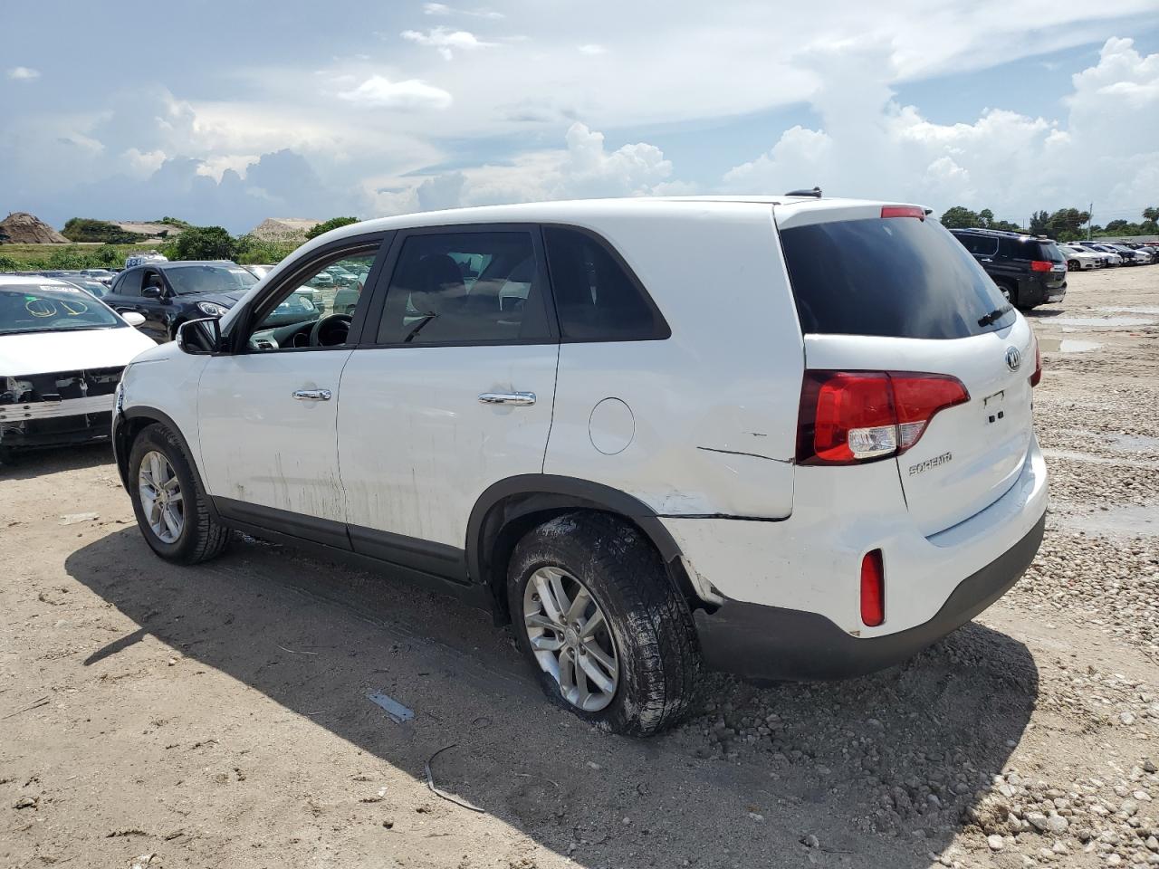 Image 2 of 2015 KIA SORENTO LX 2015 with VIN 5XYKT3A65FG649168
