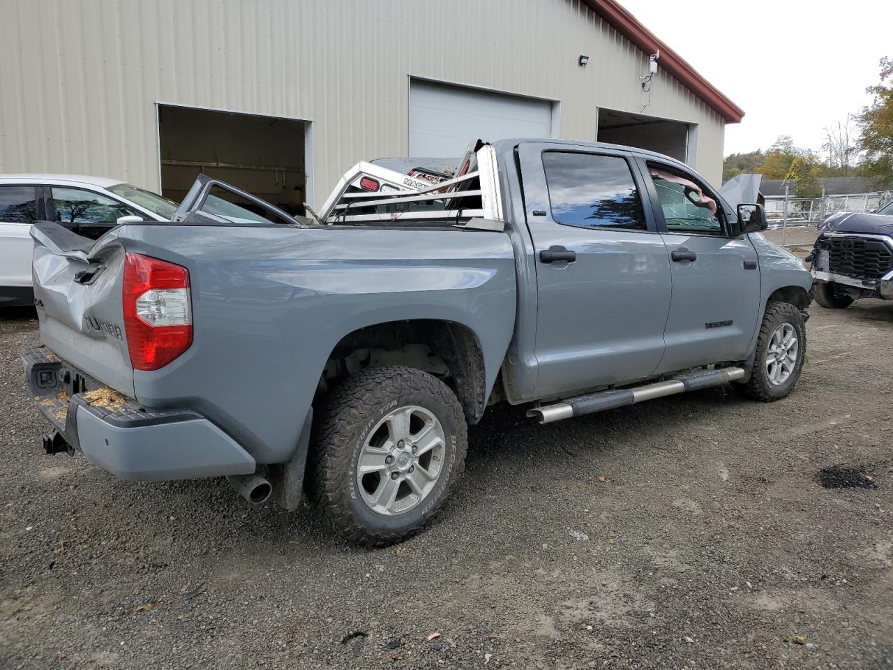 Изображение 3 2020 TOYOTA TUNDRA CREWMAX SR5 2020 с VIN 5TFDY5F13LX889301