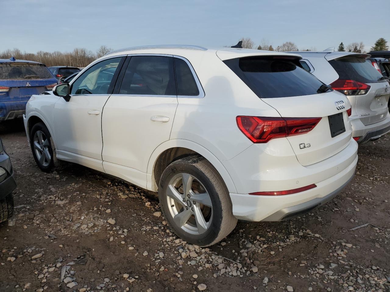 Obraz 2 z 2020 AUDI Q3 PREMIUM 2020 z VIN WA1AECF39L1001830