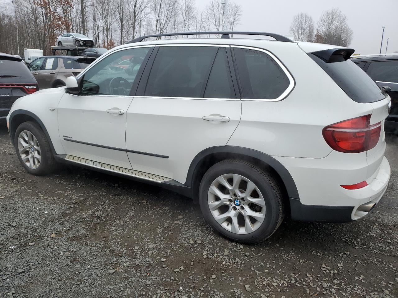 Изображение 2 2013 BMW X5 XDRIVE35I 2013 с VIN 5UXZV4C51D0E03905