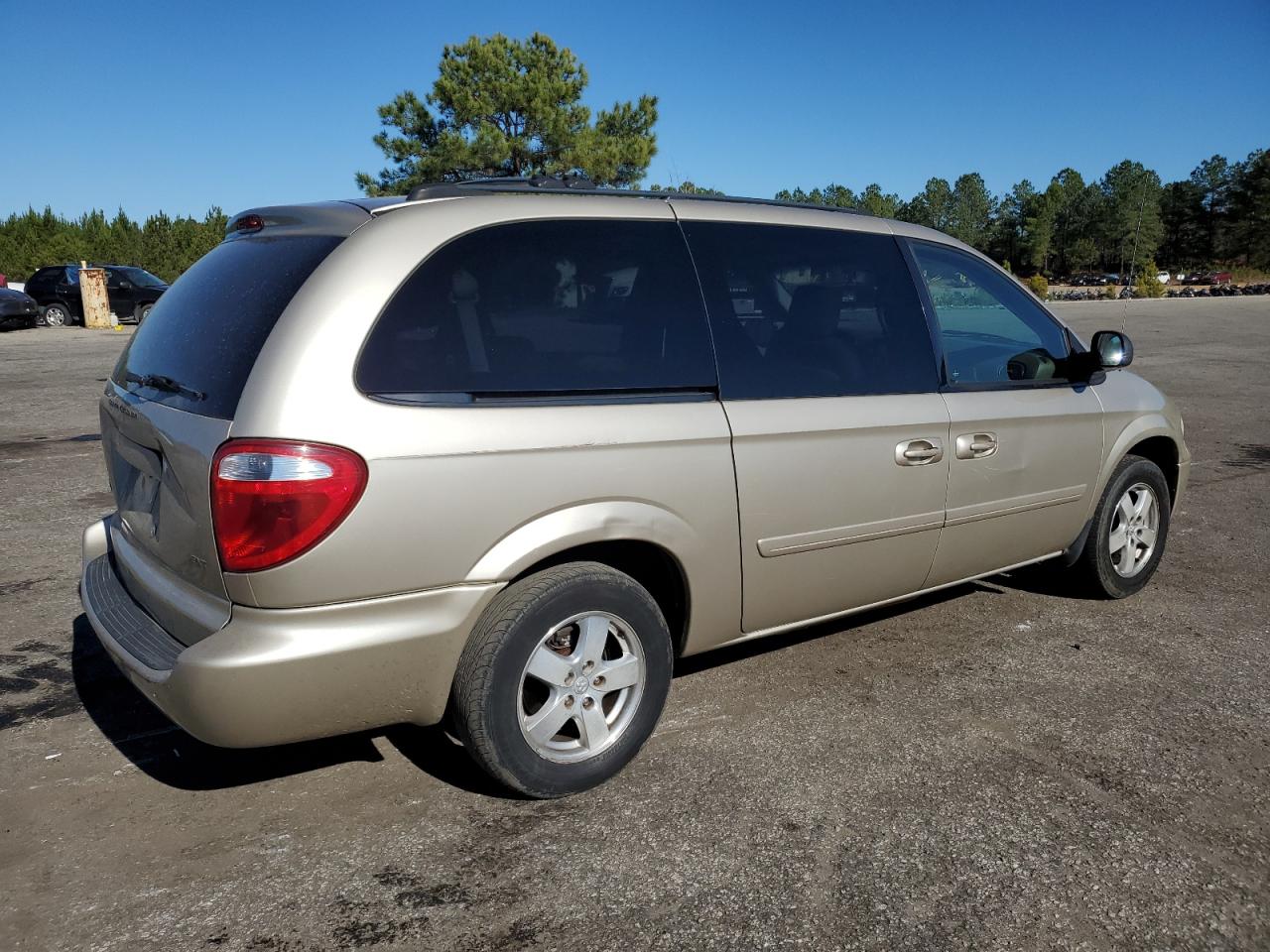 Image 3 of 2005 DODGE GRAND CARAVAN SXT 2005 with VIN 2D8GP44L75R537498