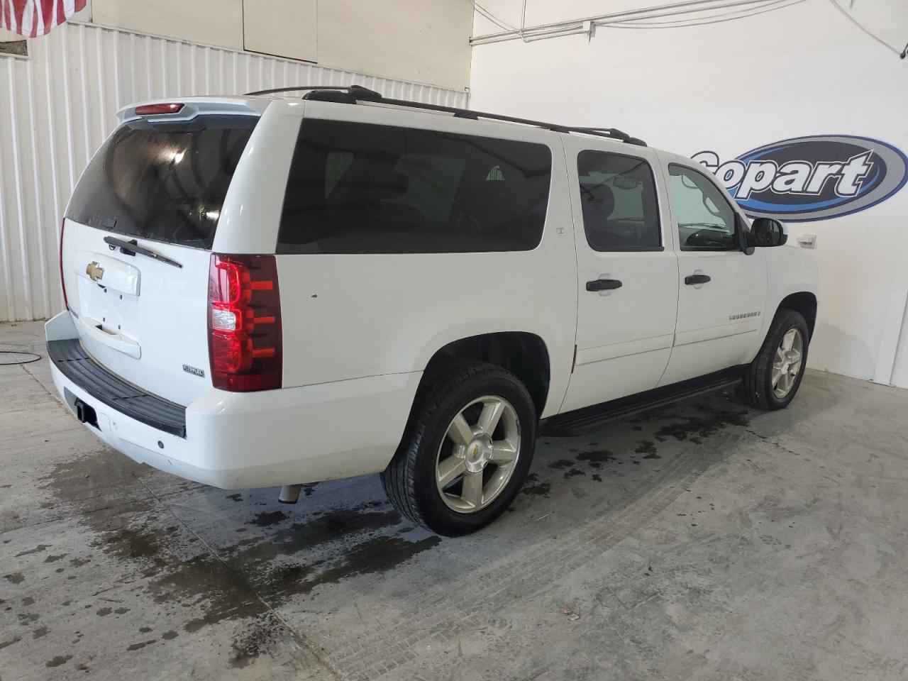 Image 3 of 2007 CHEVROLET SUBURBAN C1500 2007 with VIN 1GNFC16097R417211