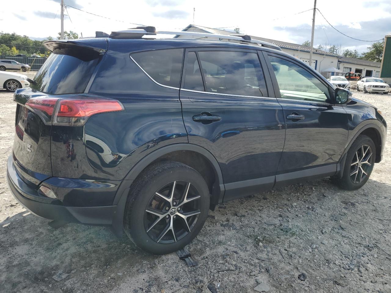 Изображение 3 2017 TOYOTA RAV4 SE 2017 с VIN JTMJFREV8HD218199