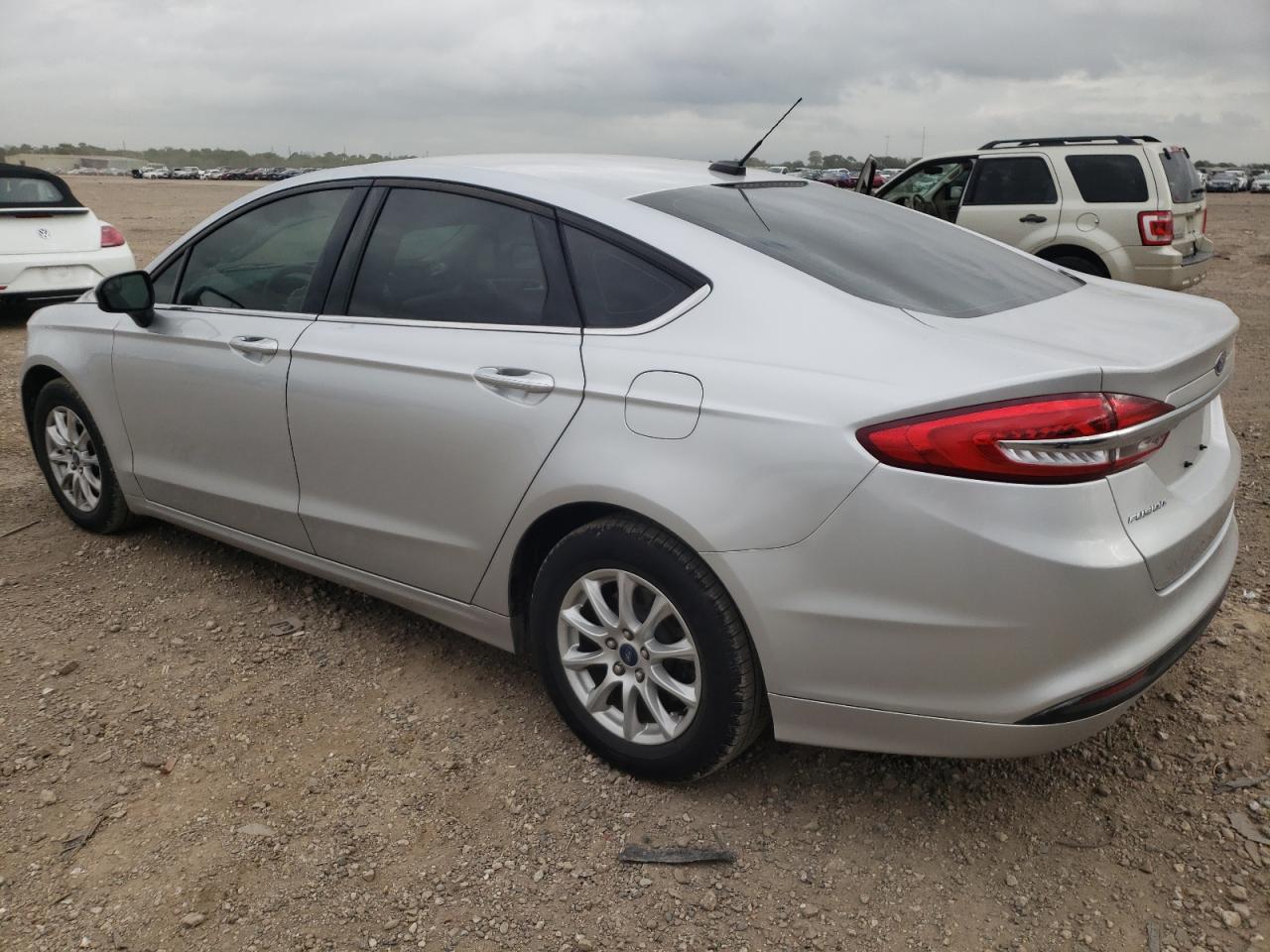 Изображение 2 2018 FORD FUSION S 2018 с VIN 3FA6P0G73JR267388