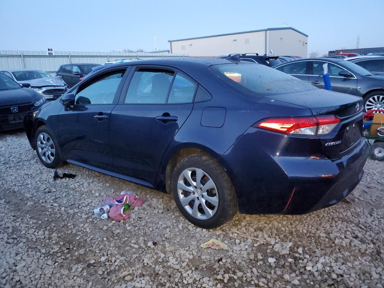 Obraz 2 z 2022 TOYOTA COROLLA LE 2022 z VIN 5YFEPMAEXNP326100