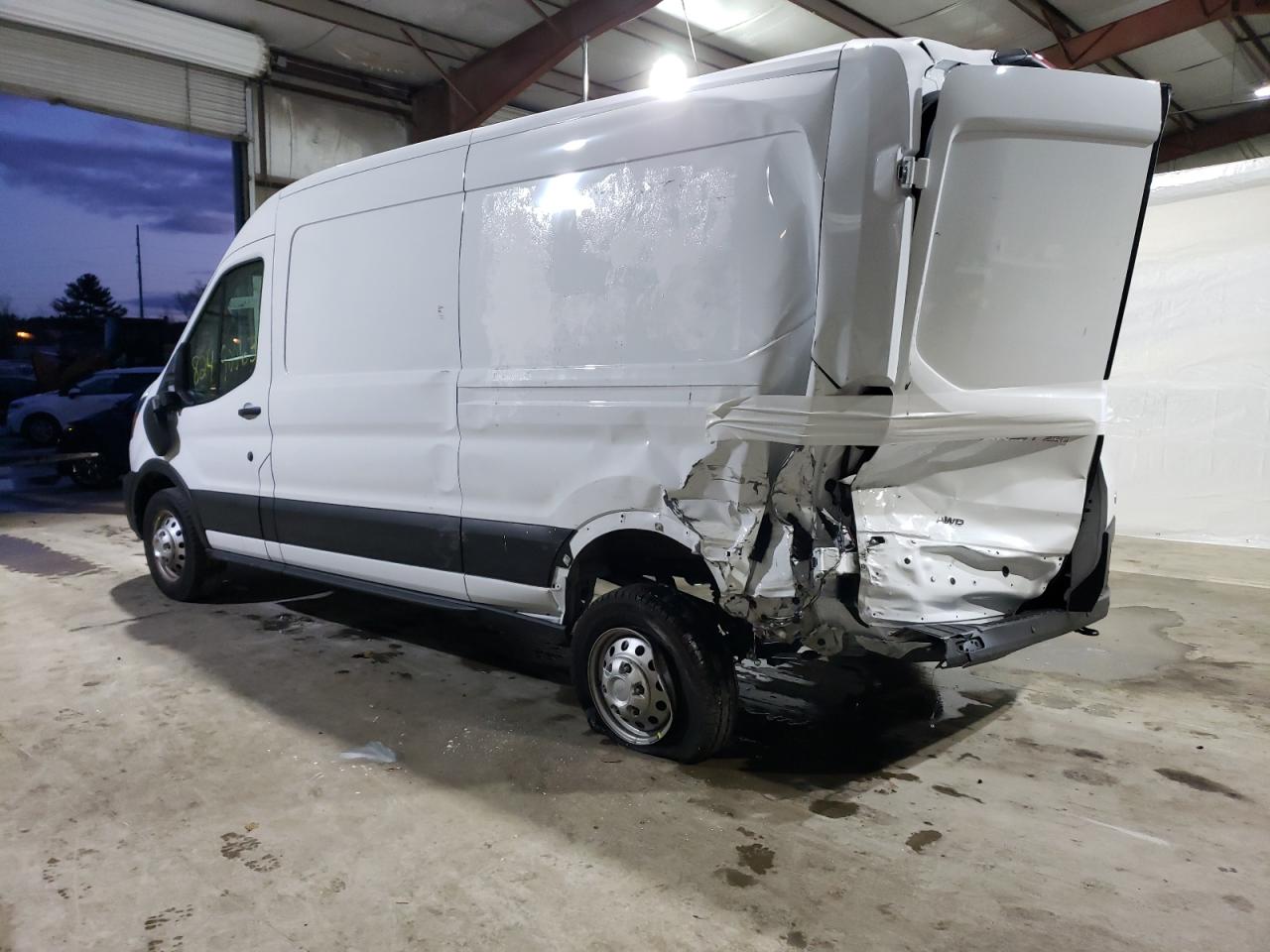 Изображение 2 2023 FORD TRANSIT T-250 2023 с VIN 1FTBR2C83PKB78219