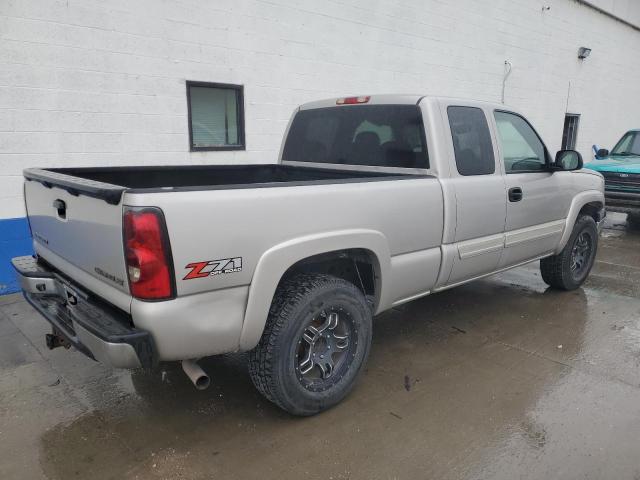 Image 3 of 2004 CHEVROLET SILVERADO K1500 2004 with VIN 2GCEK19T741210821