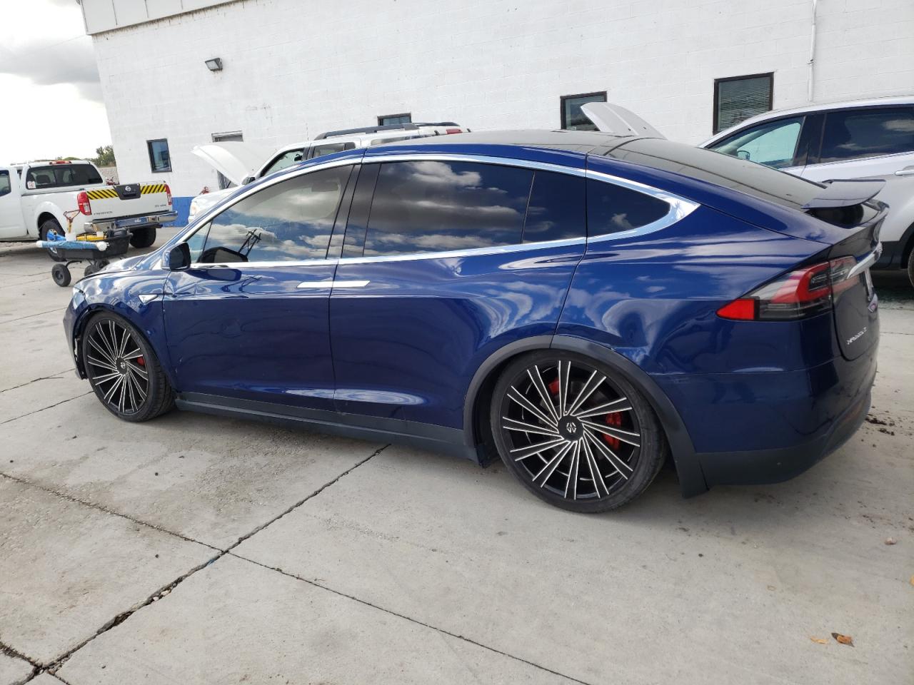 Изображение 2 2016 TESLA MODEL X  2016 с VIN 5YJXCBE28GF006782