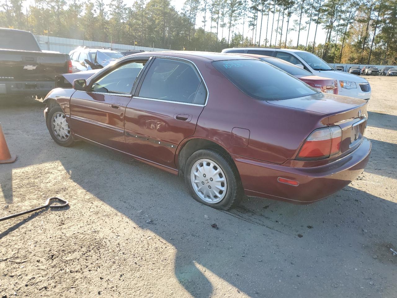 Image 2 of 1997 HONDA ACCORD EX 1997 with VIN 1HGCD5653VA207941