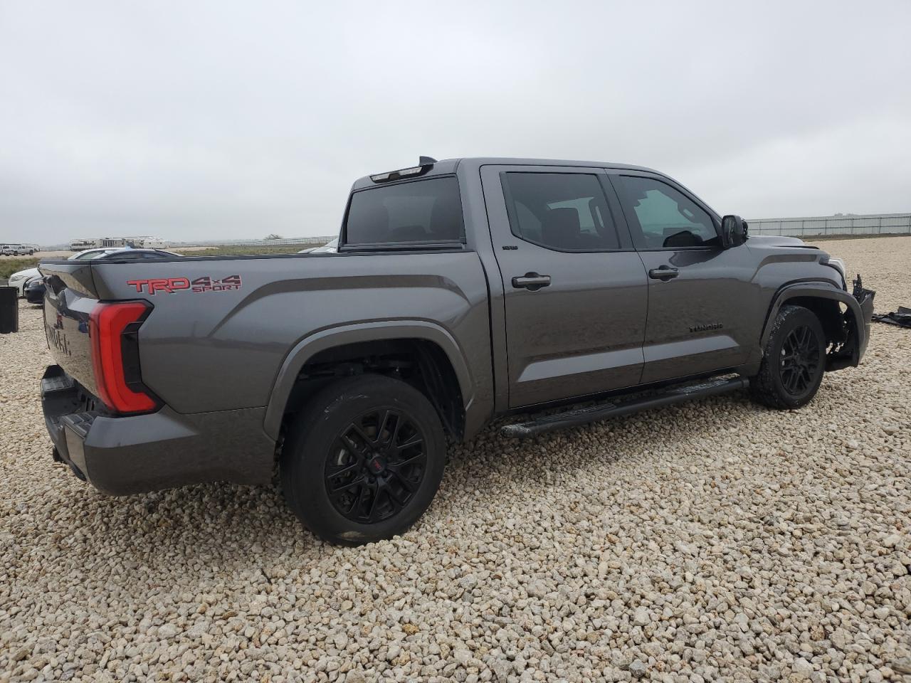 Obraz 3 z 2022 TOYOTA TUNDRA CREWMAX SR 2022 z VIN 5TFLA5DBXNX030852