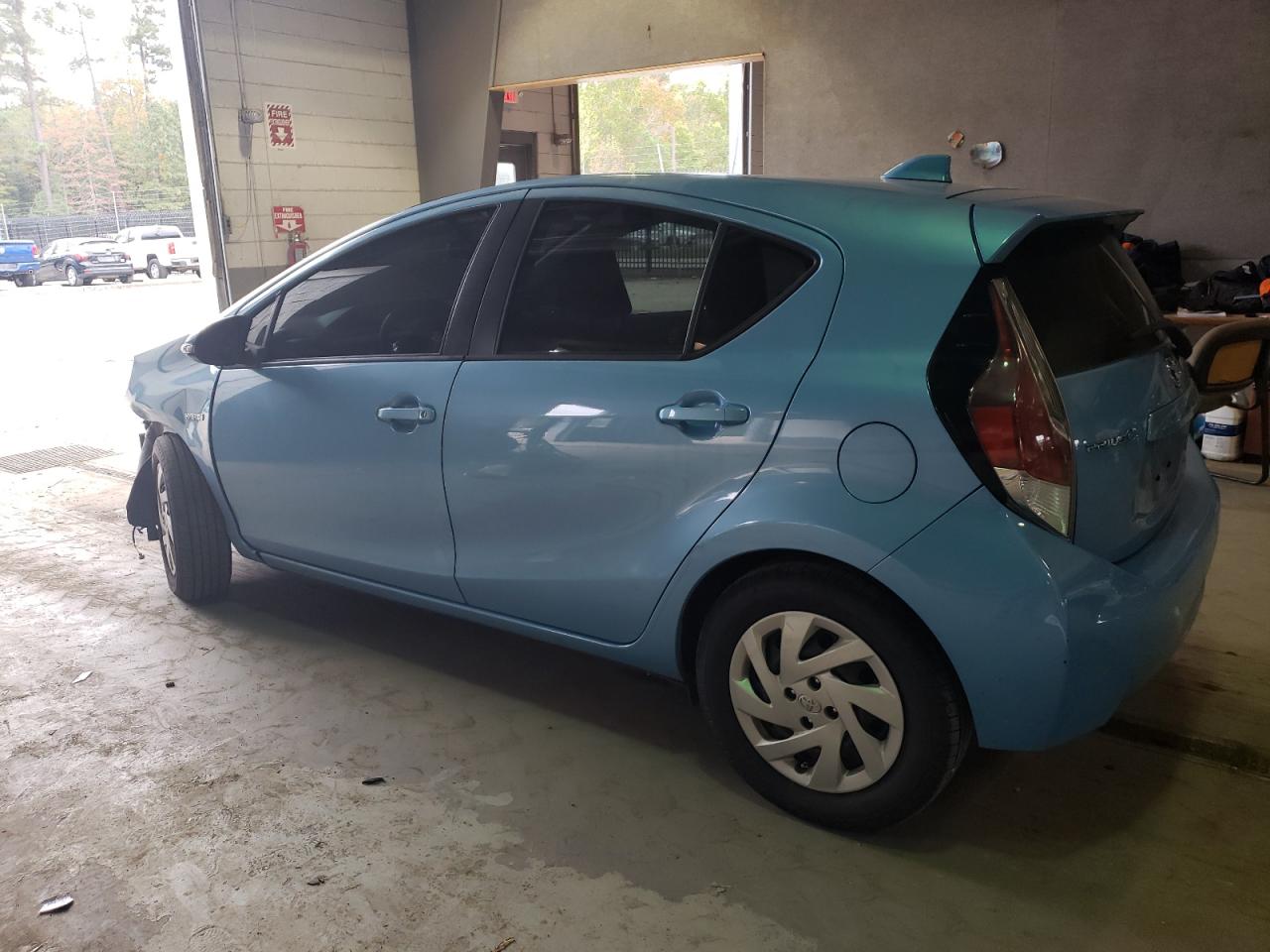 Obraz 2 z 2015 TOYOTA PRIUS C  2015 z VIN JTDKDTB39F1089043
