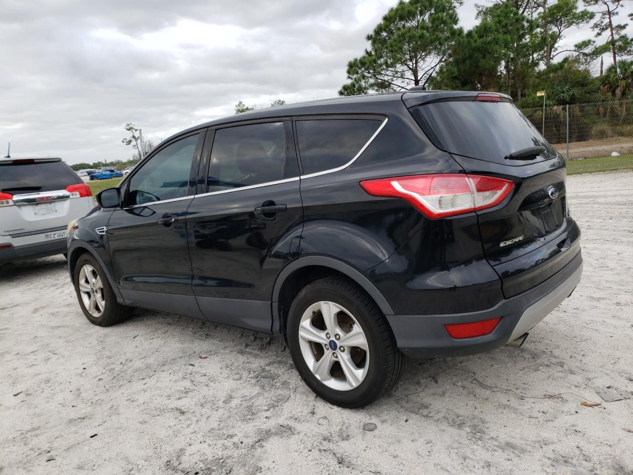 Image 2 of 2016 FORD ESCAPE SE 2016 with VIN 1FMCU0GX7GUA03965