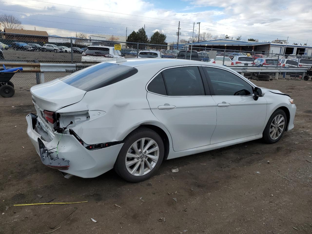 Obraz 3 z 2023 TOYOTA CAMRY LE 2023 z VIN 4T1C11AK2PU184520