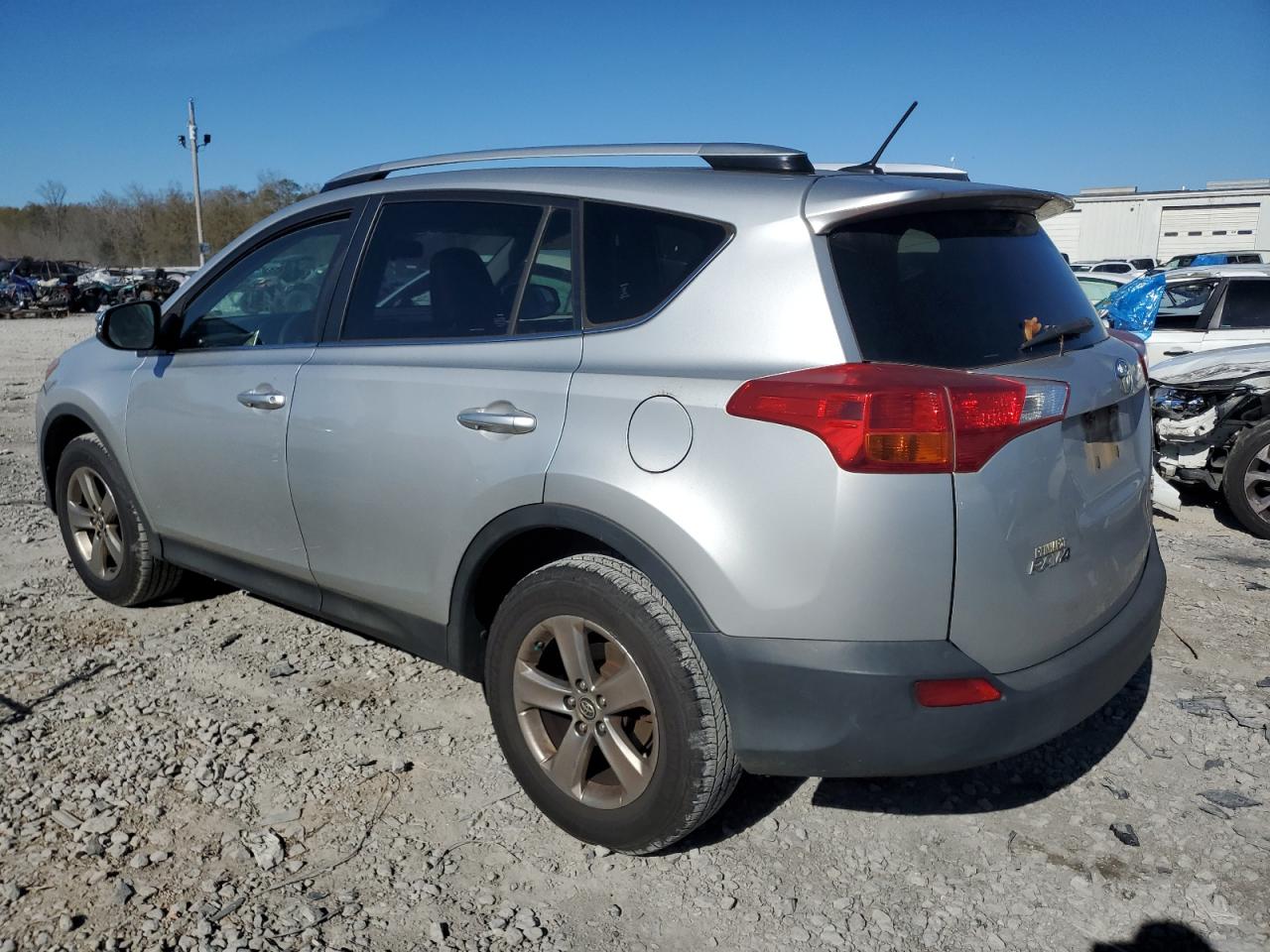Image 2 of 2015 TOYOTA RAV4 XLE 2015 with VIN JTMRFREV7FJ020456