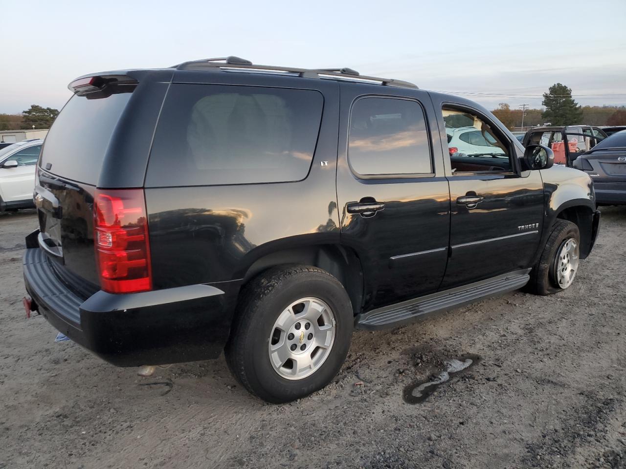 Image 3 of 2008 CHEVROLET TAHOE C1500 2008 with VIN 1GNFC13J08R125946